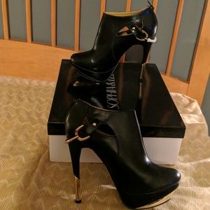 Sophia & Lee Cole Booties Sz10